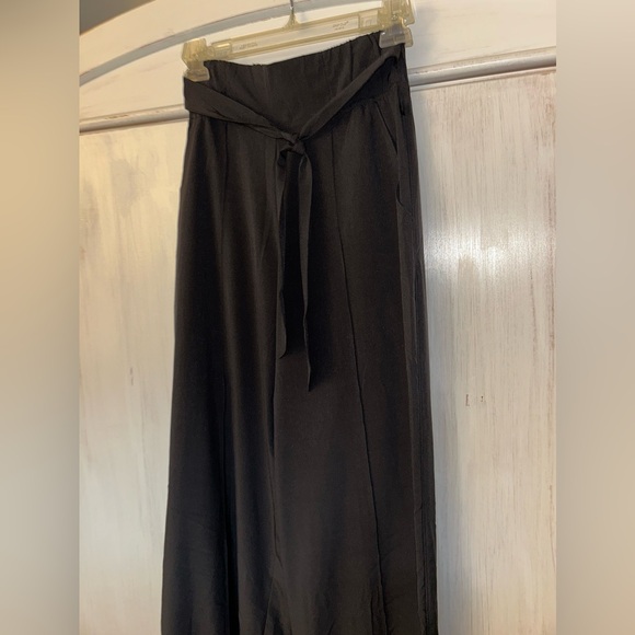 Lululemon Wide Legged Pants Sz 4 Black Side with Pockets - Picture 8 of 9